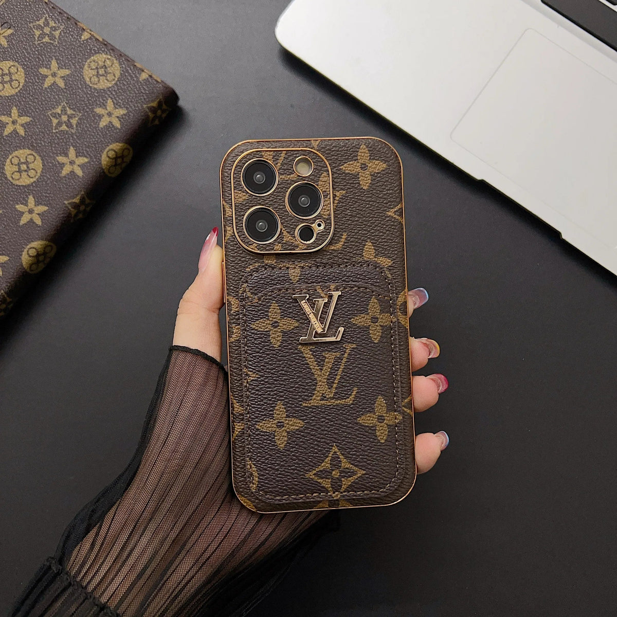 Винтидж кожен калъф тип портфейл за iPhone с монограм L и отделение за карти